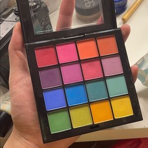 NYX eyeshadow pallet